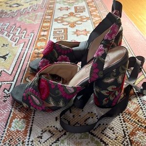 NWT: Top shop Embroidered Heels